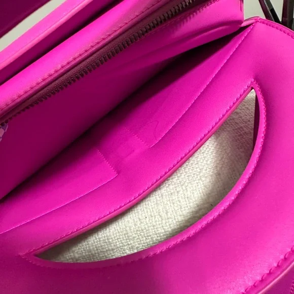 Telfar Circle Bag Azalea Pink – Like New, w/ Dust Bag & Box - Picture 8 of 11